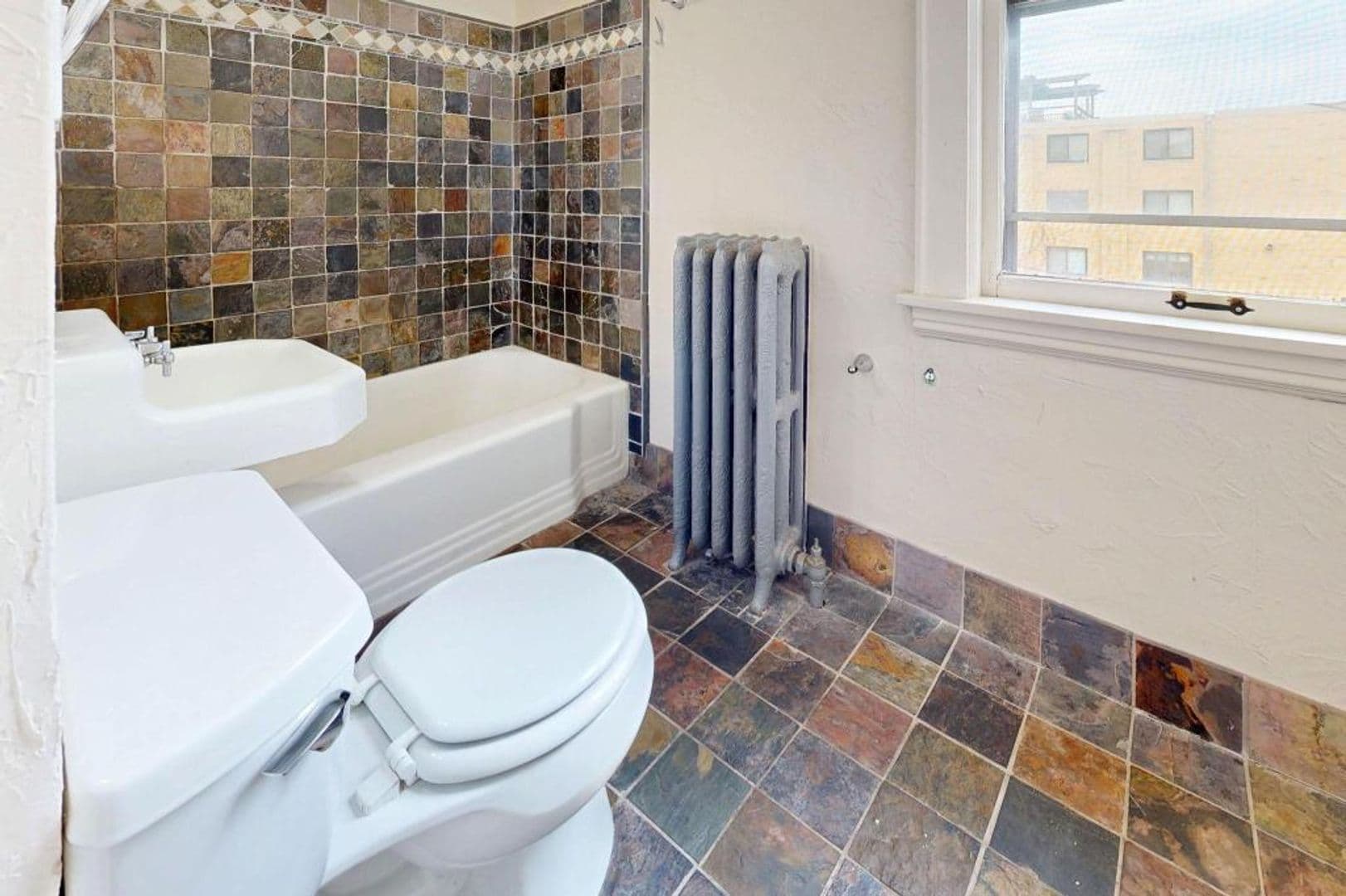 Minneapolis Apartment: 1917 Emerson Ave S
