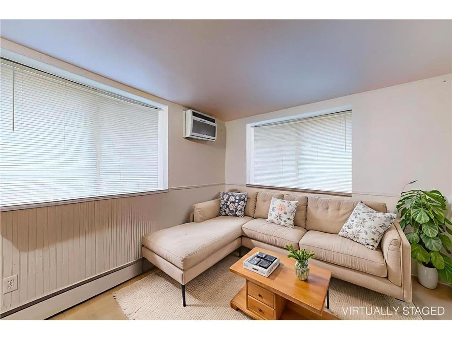 Minneapolis Apartment: 1913 Emerson Ave S
