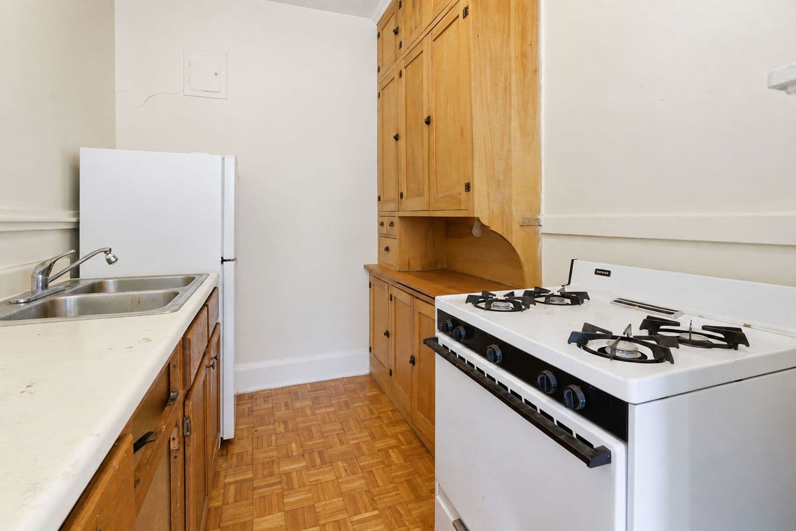 Minneapolis Apartment: 214 E 19th St