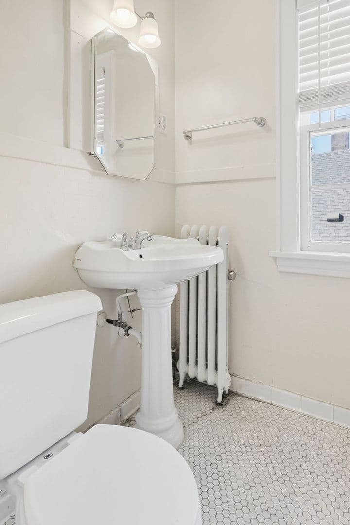 Minneapolis Apartment: 2545 Garfield Ave S