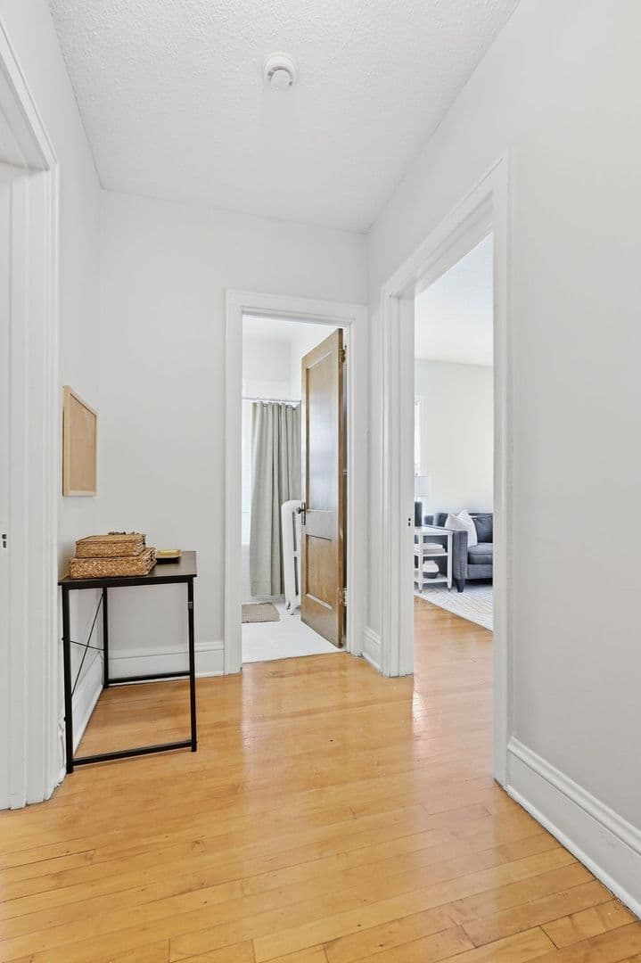 Minneapolis Apartment: 220 E 19th St