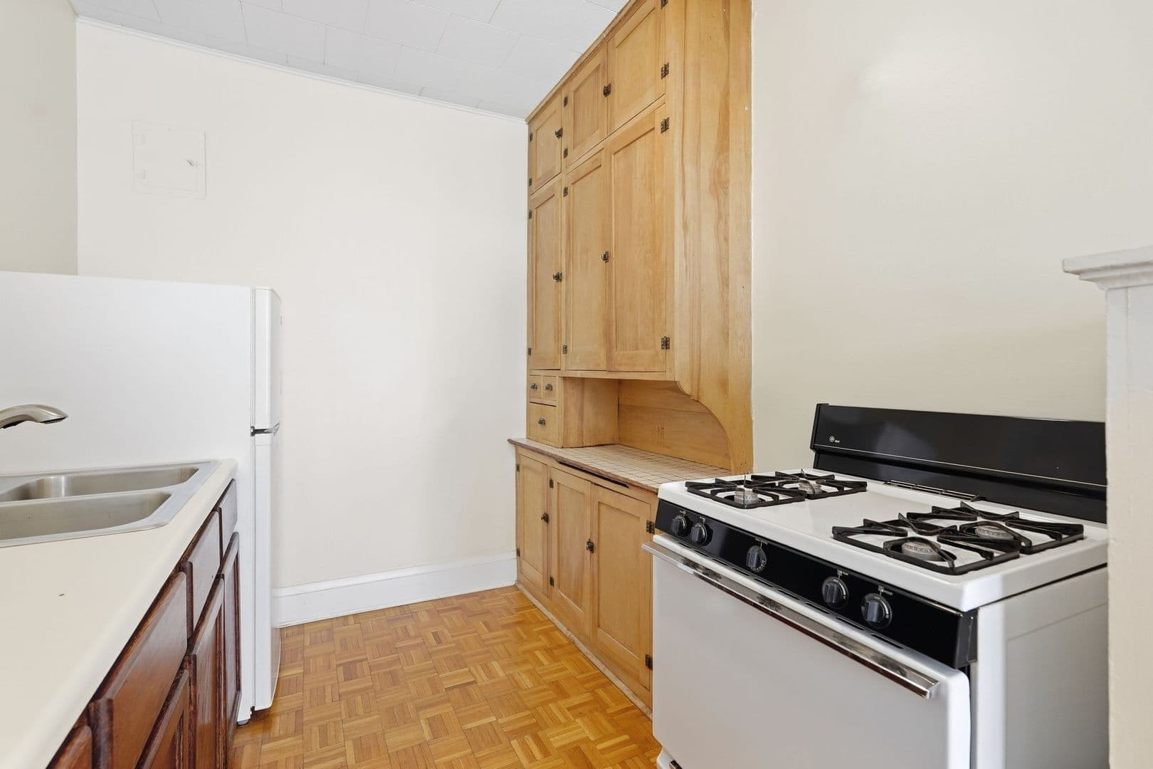 Minneapolis Apartment: 214 E 19th St