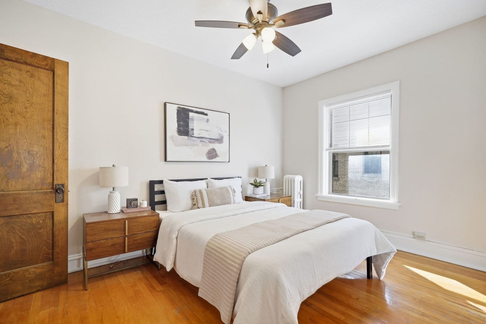 Minneapolis Apartment: 220 E 19th St