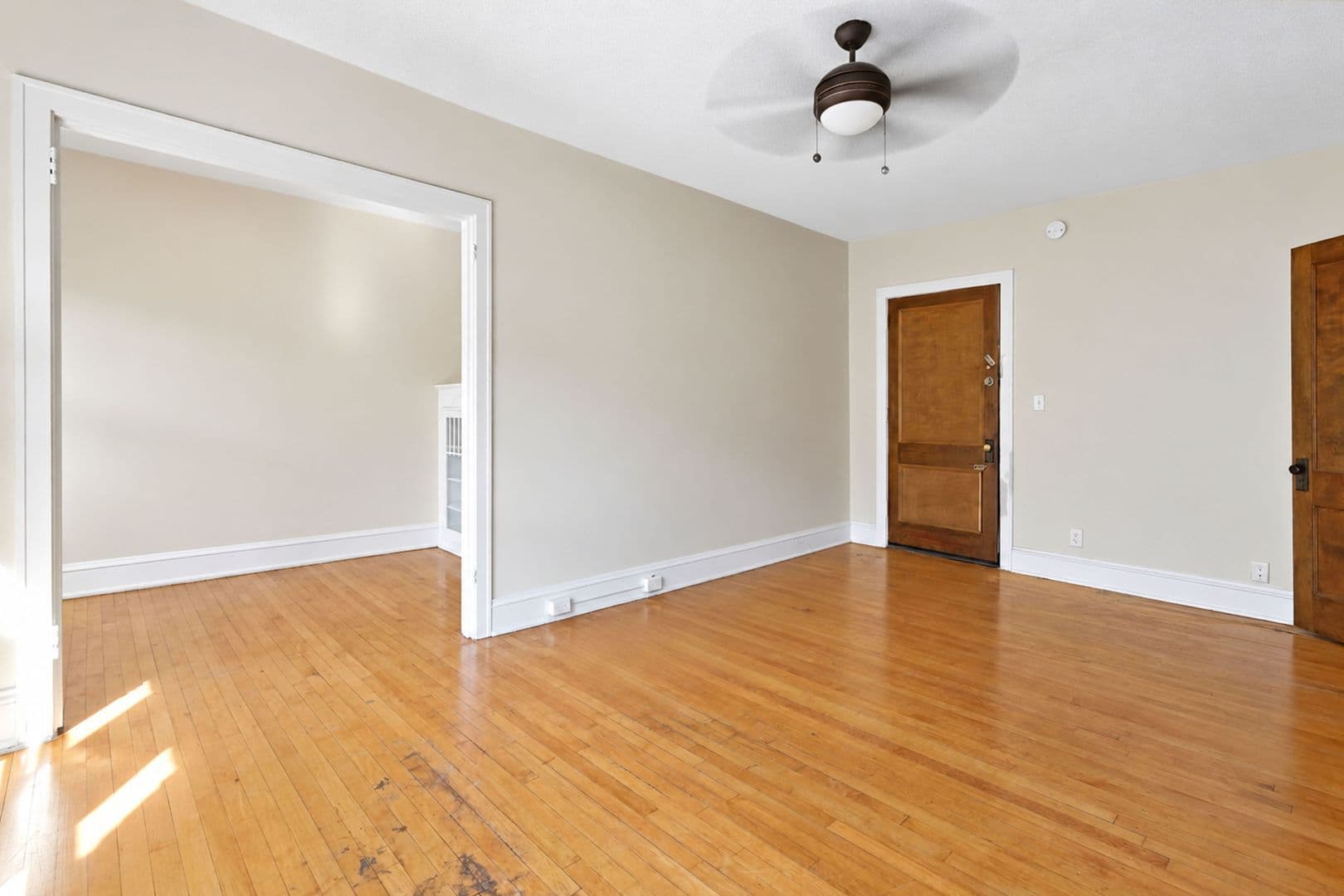 Minneapolis Apartment: 214 E 19th St