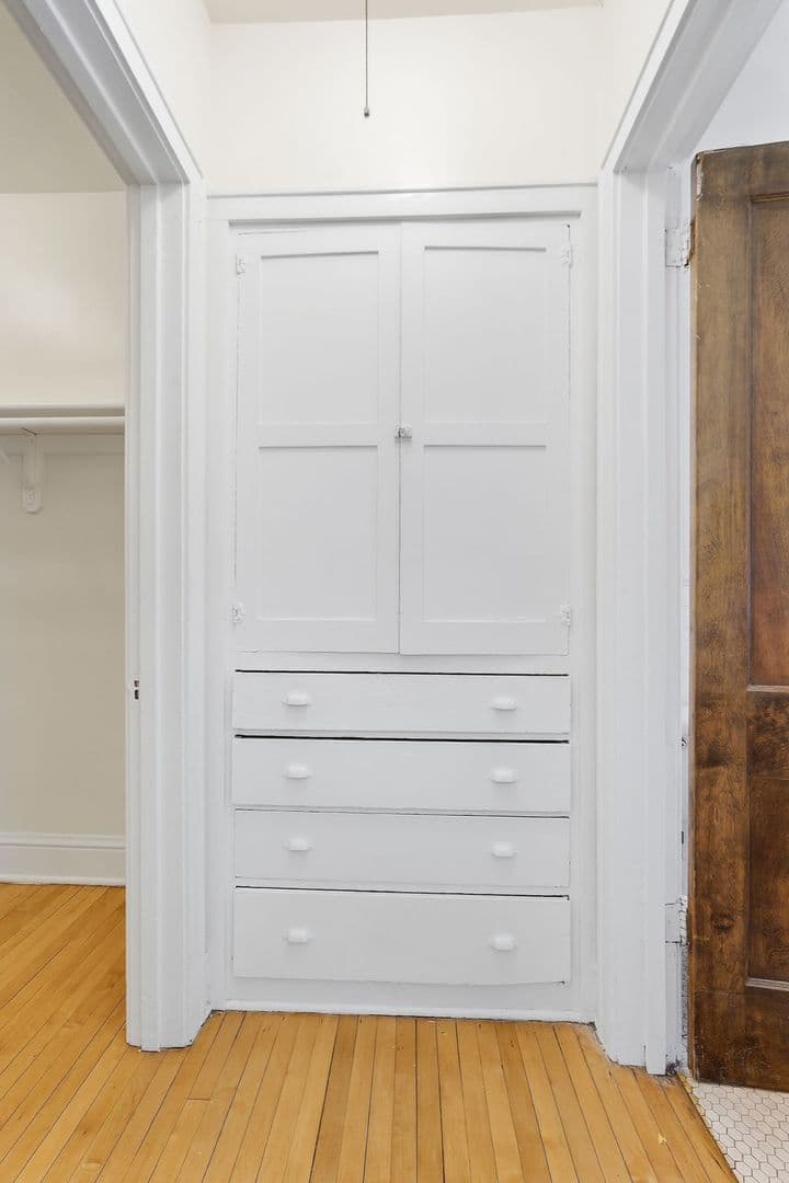 Minneapolis Apartment: 214 E 19th St