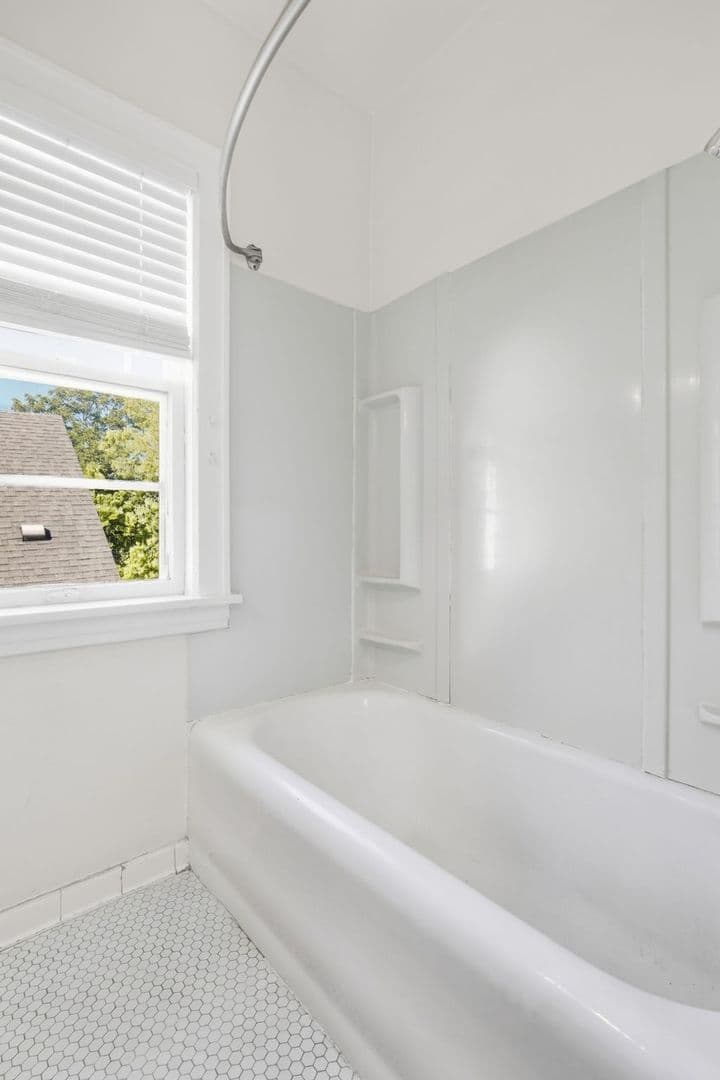 Minneapolis Apartment: 2545 Garfield Ave S