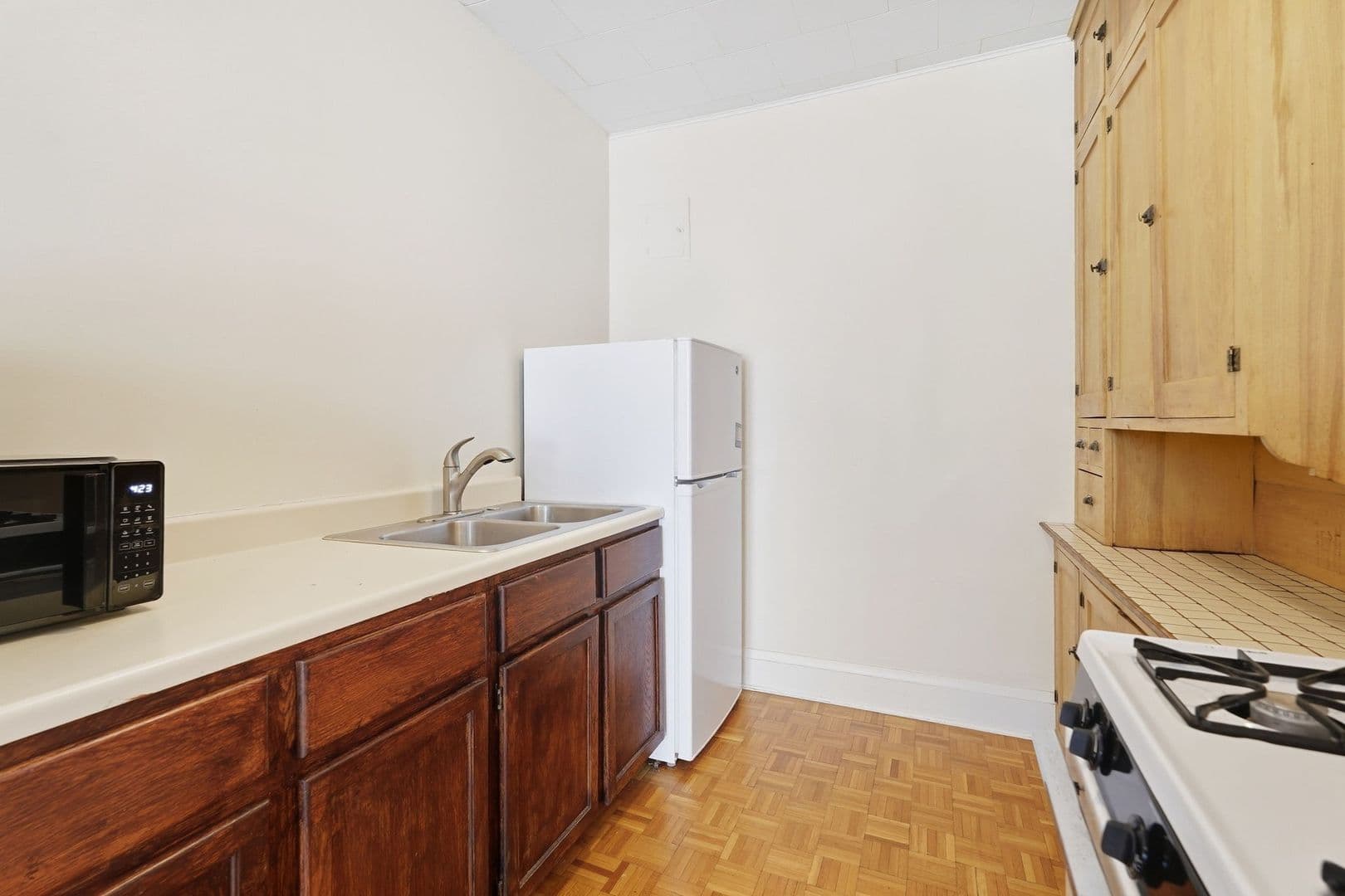 Minneapolis Apartment: 214 E 19th St
