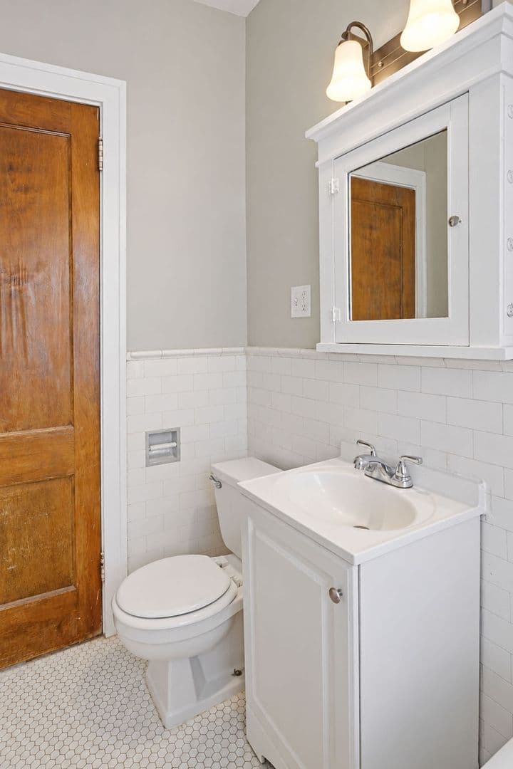 Minneapolis Apartment: 220 E 19th St #104