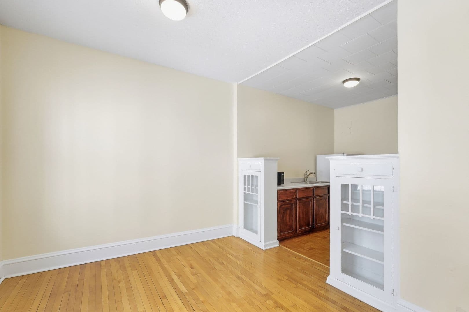 Minneapolis Apartment: 214 E 19th St