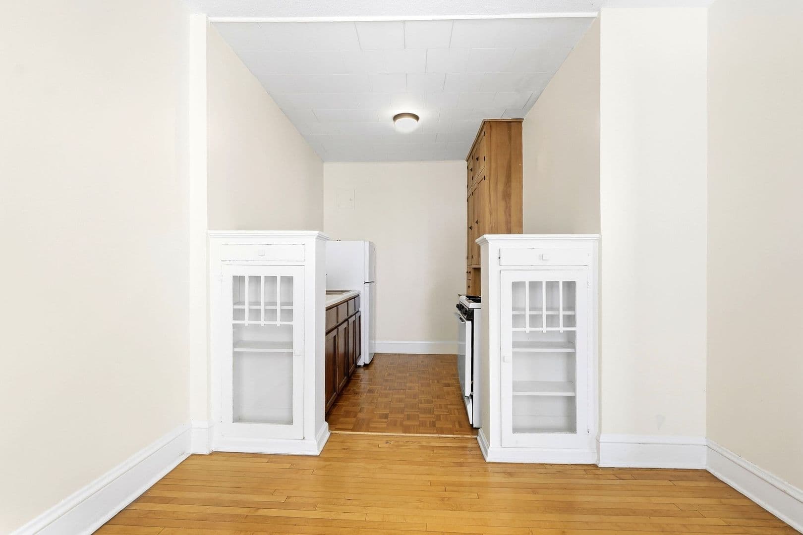 Minneapolis Apartment: 214 E 19th St
