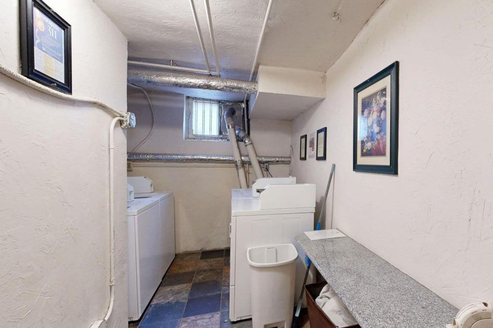 Minneapolis Apartment: 1917 Emerson Ave S