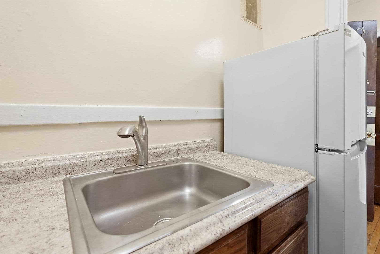 Minneapolis Apartment: 214 E 19th St