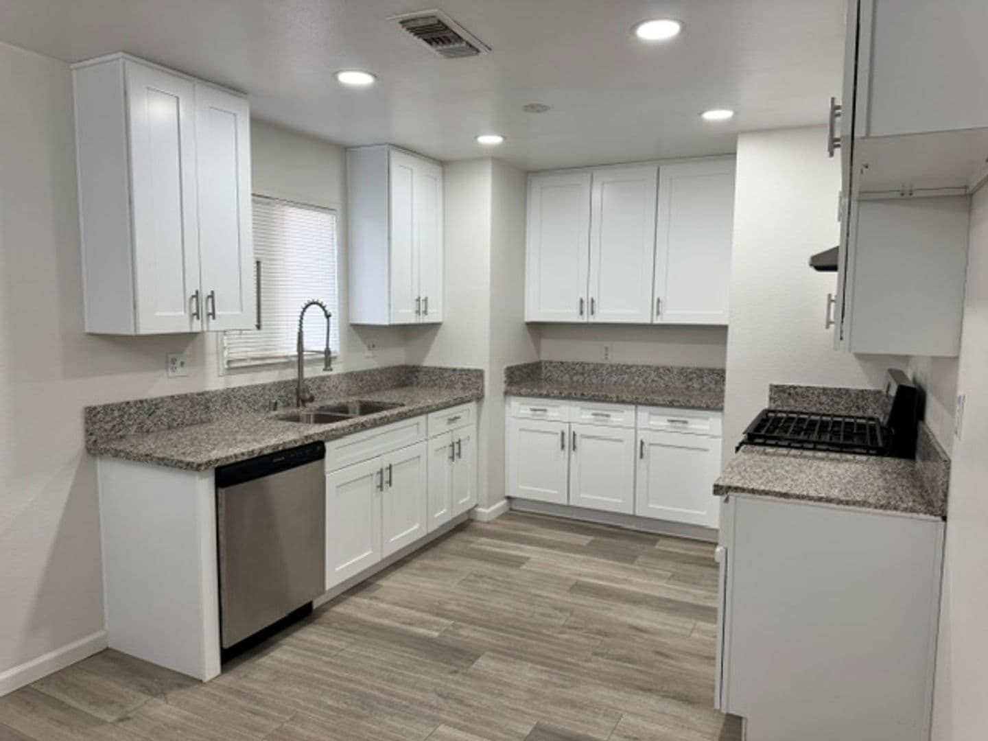 Lancaster House: 40926 174th Street East