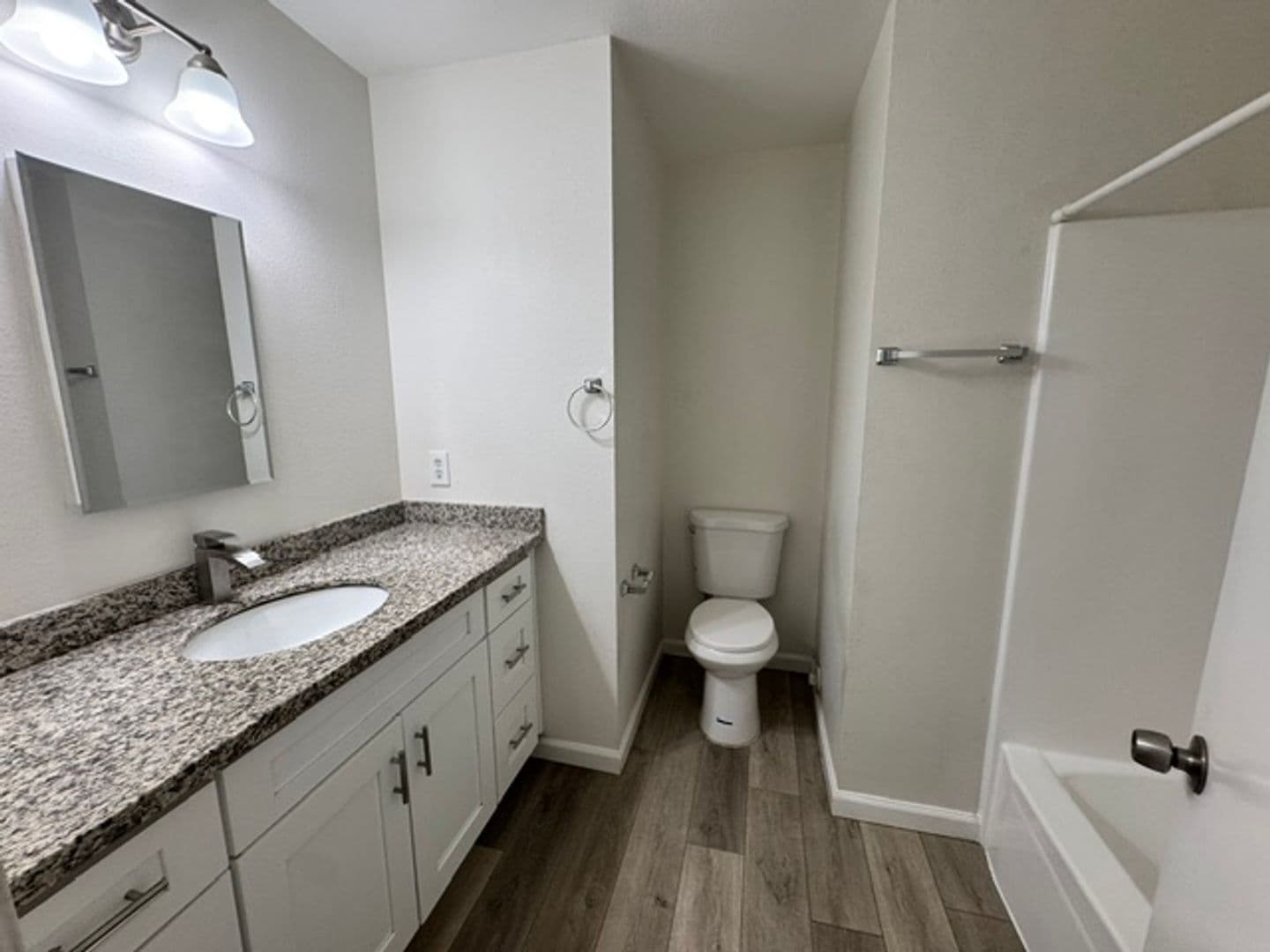 Lancaster House: 40926 174th Street East