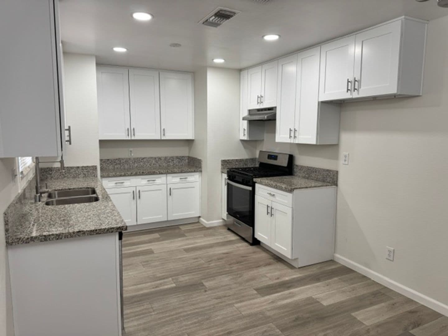 Lancaster House: 40926 174th Street East