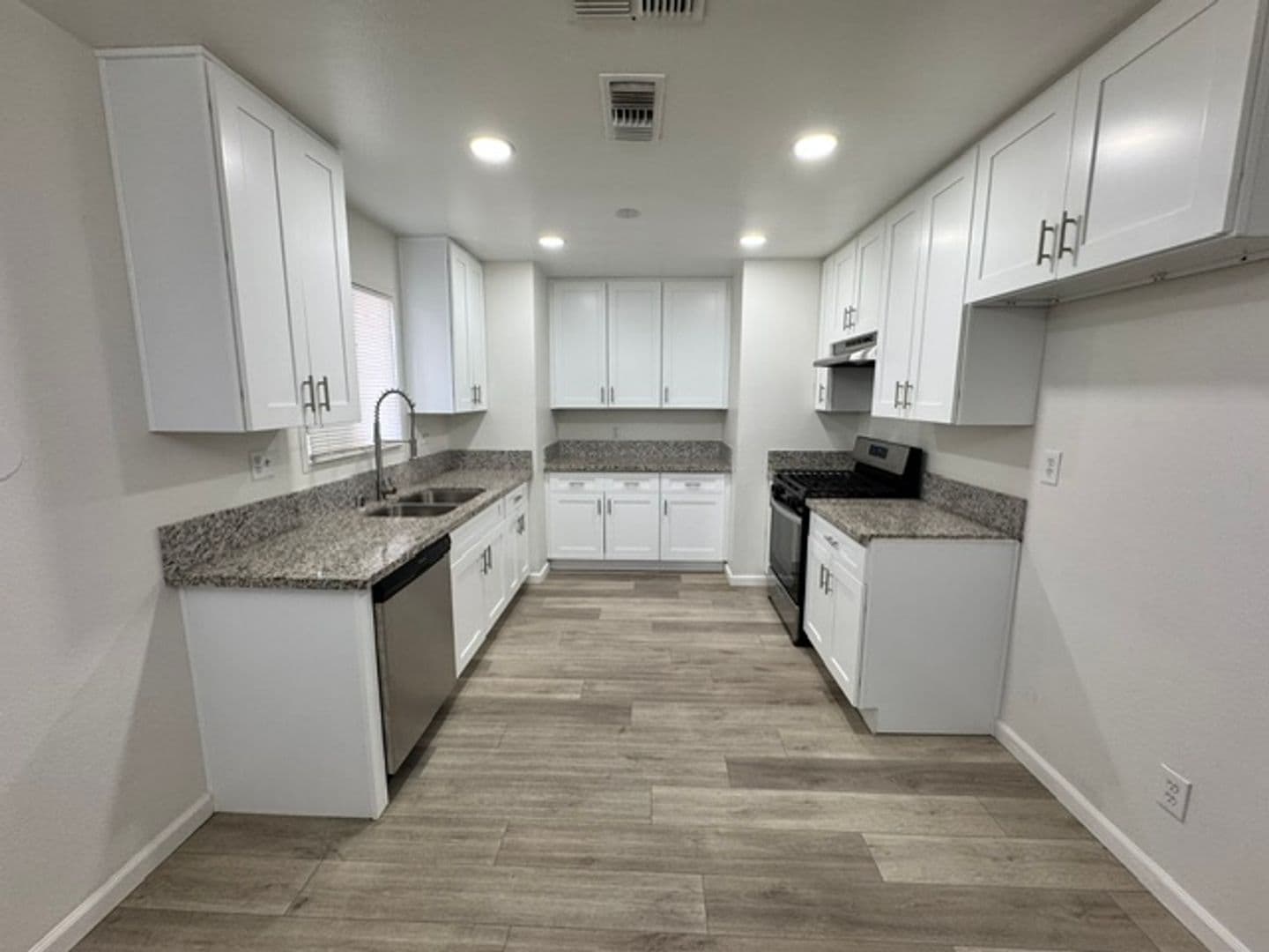 Lancaster House: 40926 174th Street East