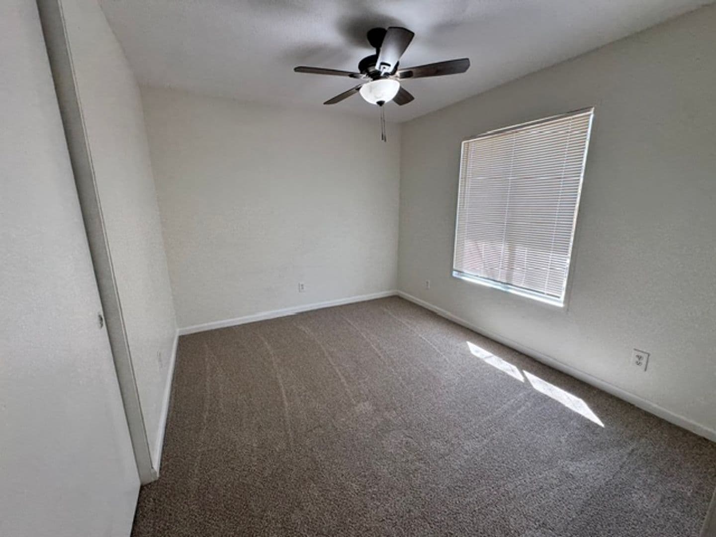 Lancaster House: 40926 174th Street East