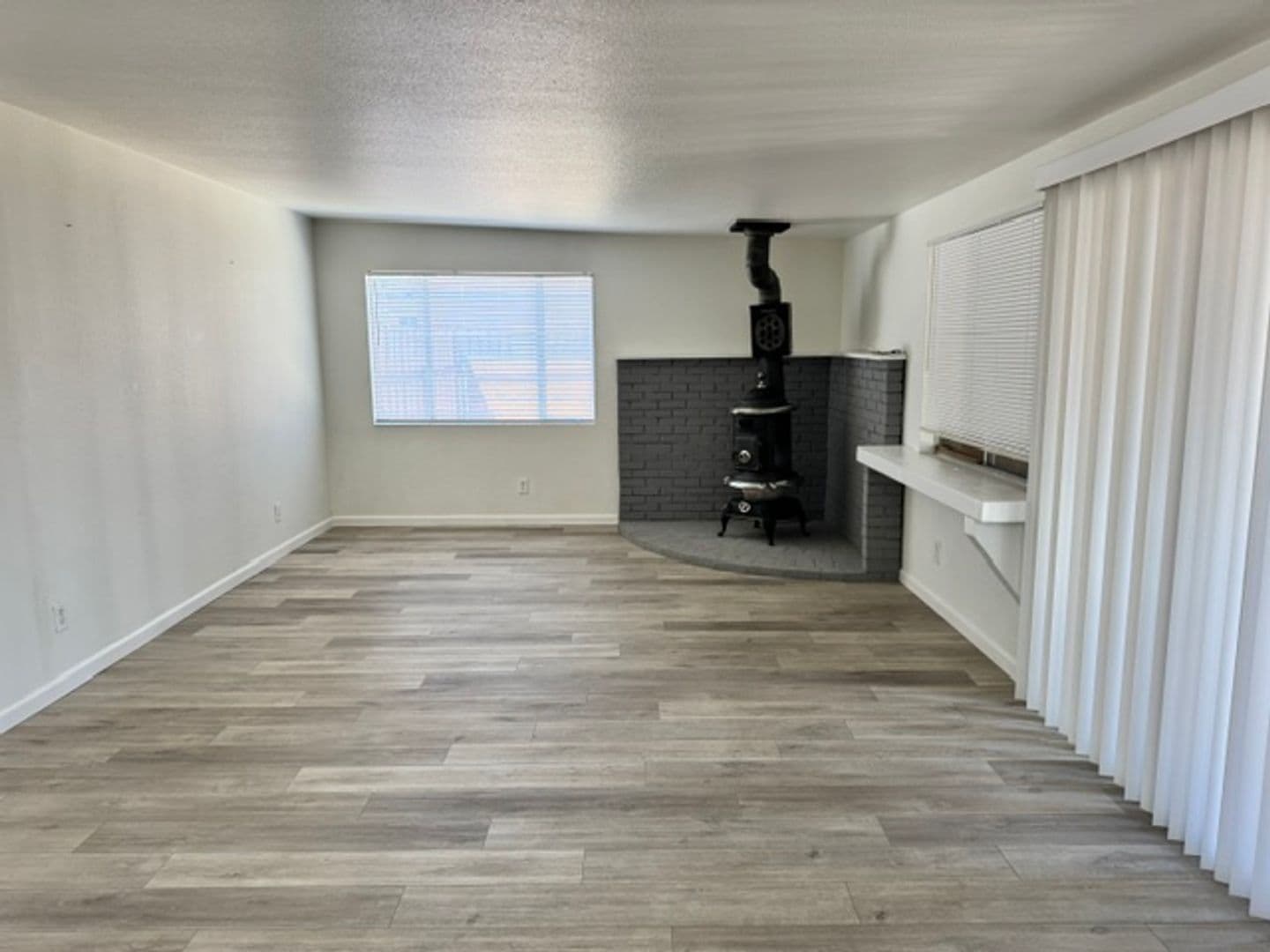 Lancaster House: 40926 174th Street East