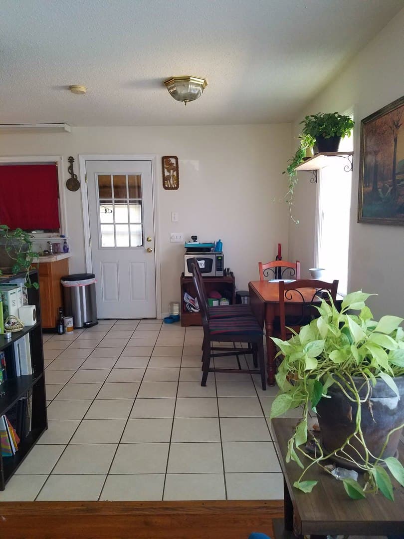 N. Charleston House: 1182 North Blvd