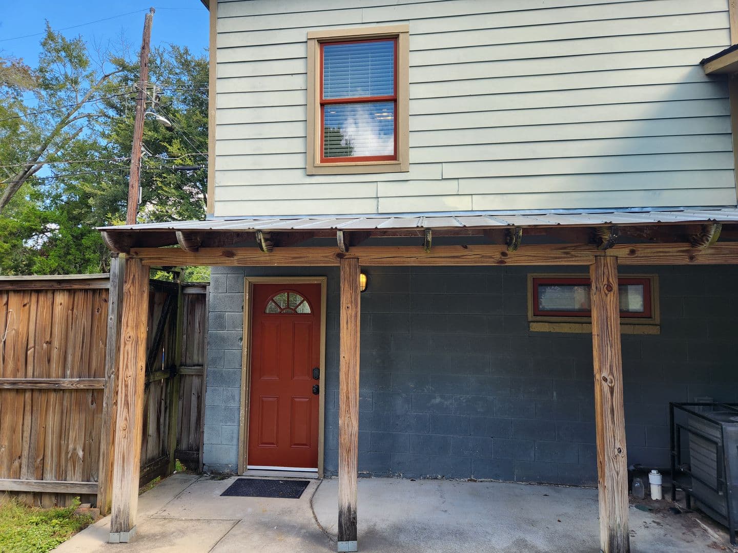 Savannah House: 836 E Park Avenue
