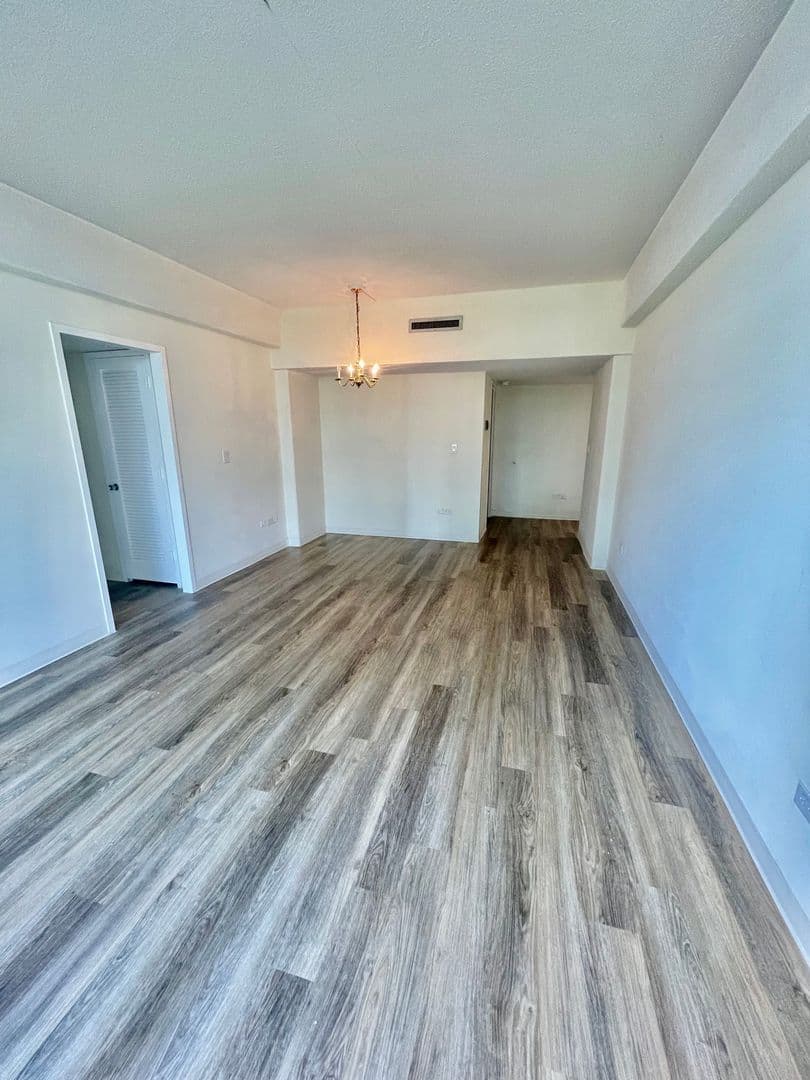 Charleston Apartment: 14 Lockwood Drive
