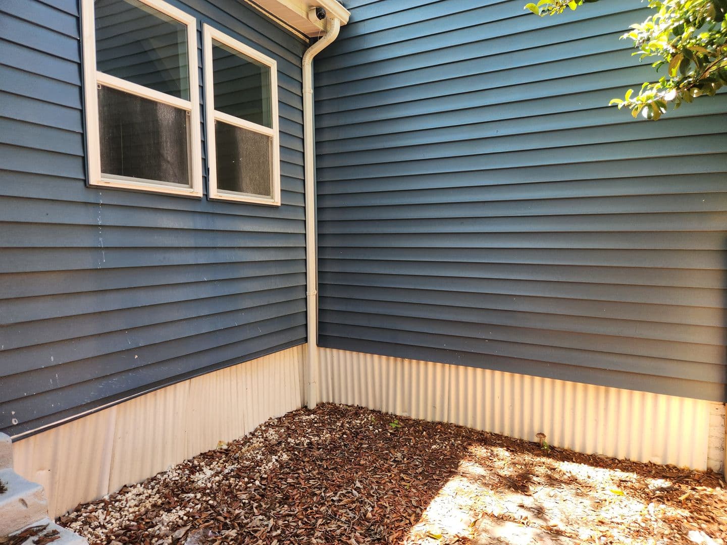 Savannah House: 422 W 42nd Street