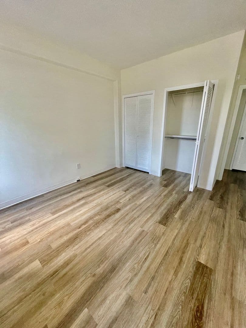 Charleston Apartment: 14 Lockwood Drive