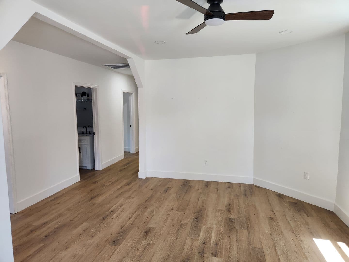 Savannah House: 422 W 42nd Street