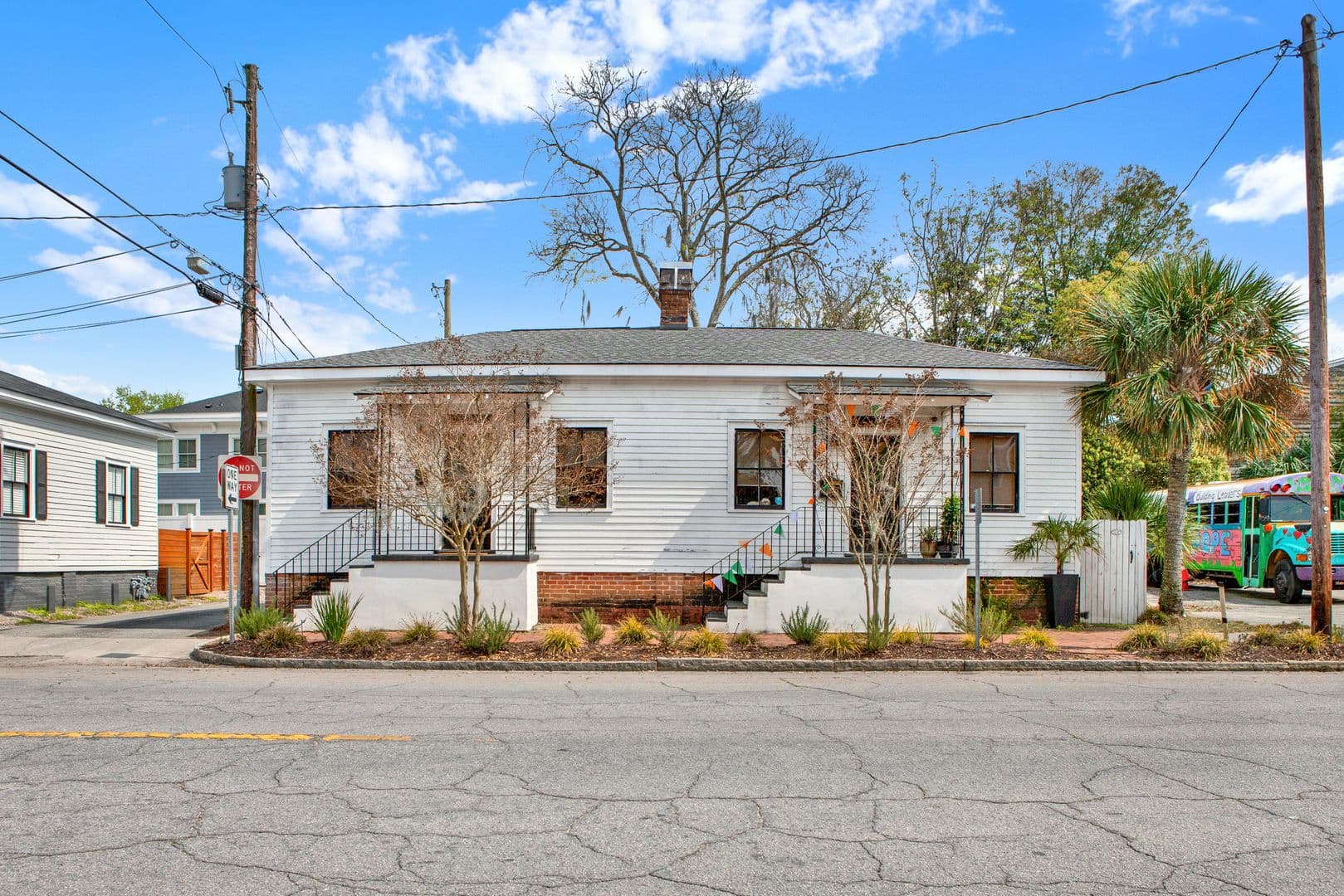 Savannah House: 1512 Barnard Street