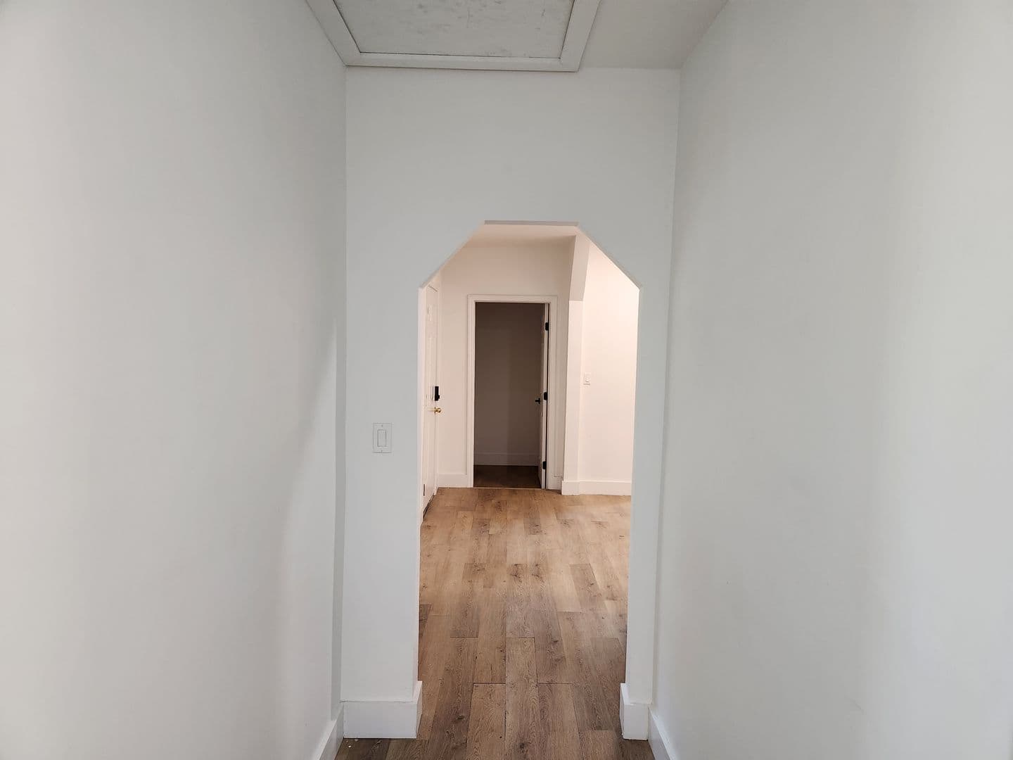 Savannah House: 422 W 42nd Street