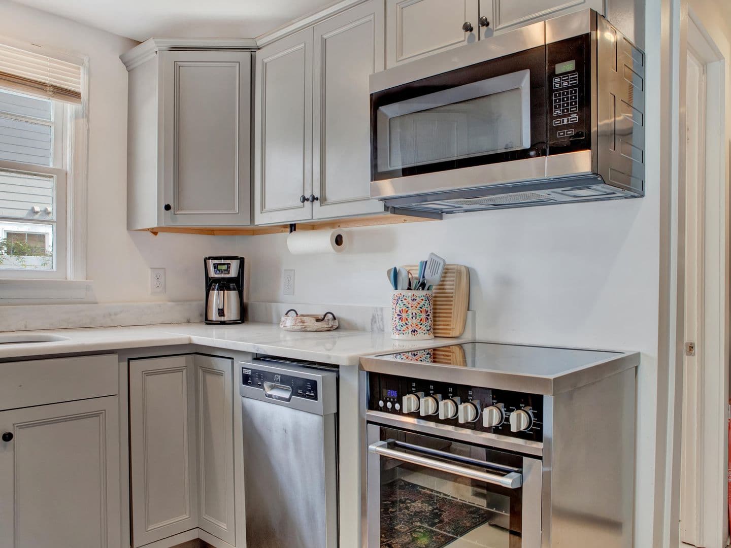 Savannah House: 1512 Barnard Street