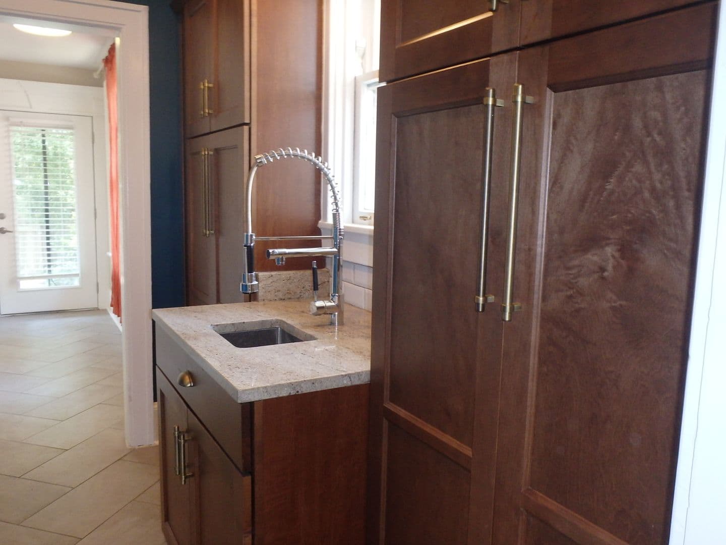 Savannah House: 325 East 49th Street