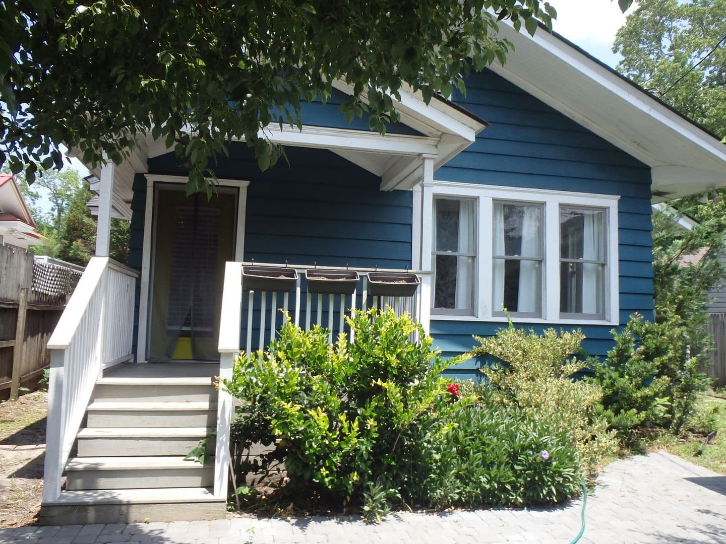 Savannah House: 325 East 49th Street