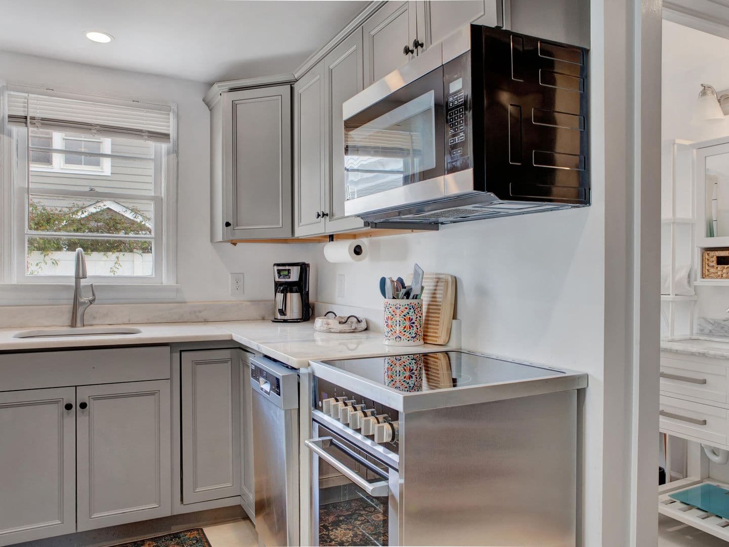 Savannah House: 1512 Barnard Street