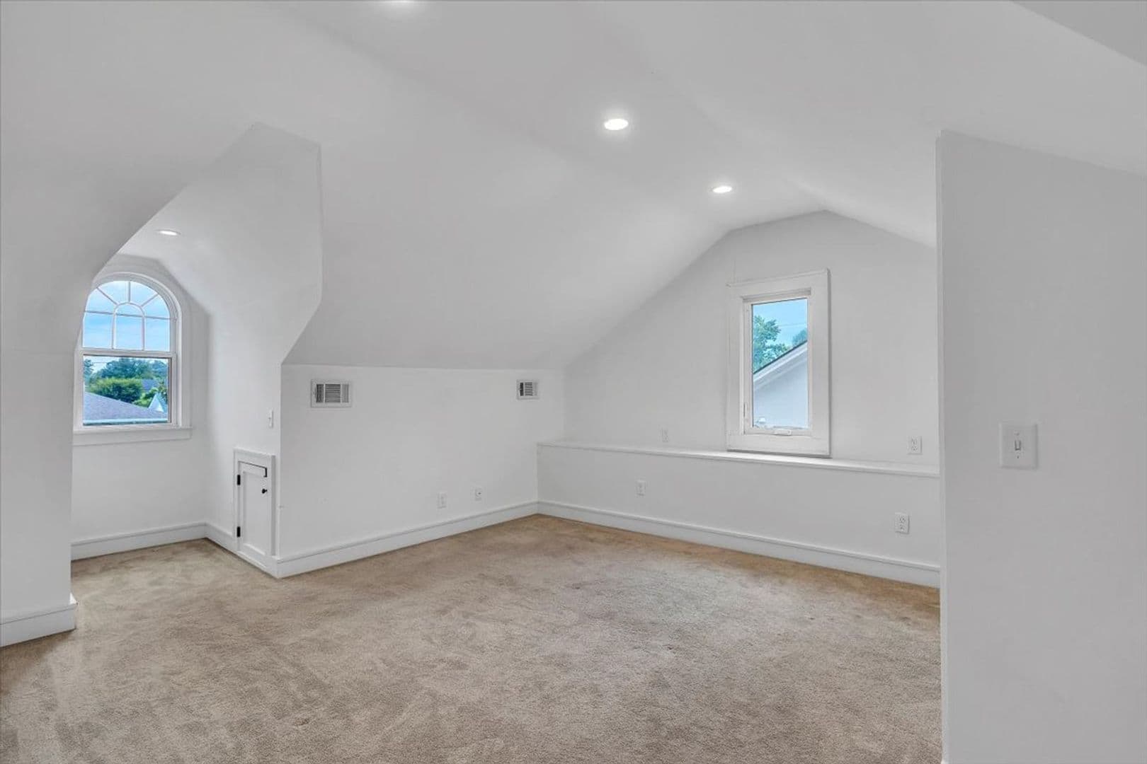 Savannah House: 331 E 54th Street