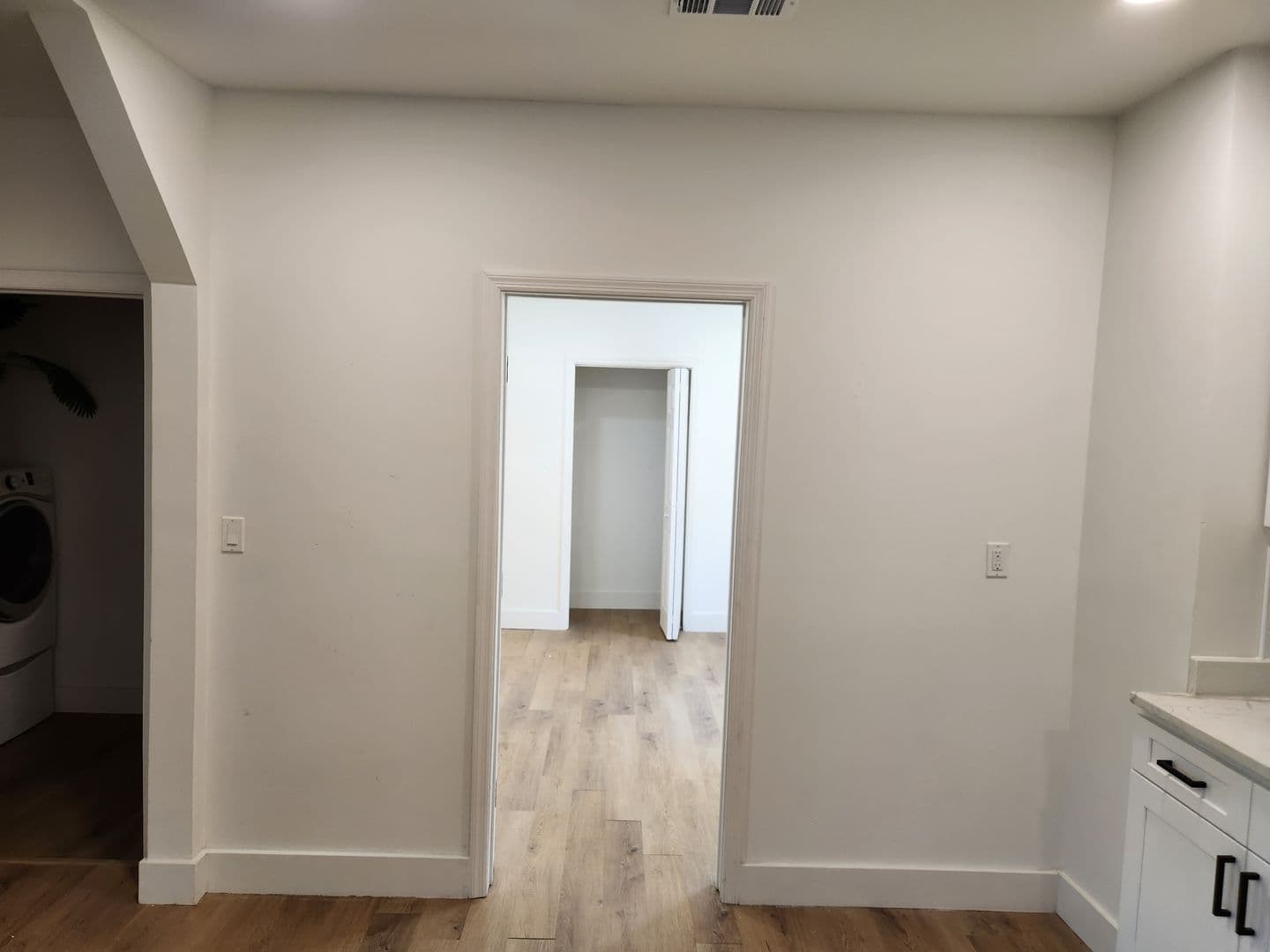 Savannah House: 422 W 42nd Street