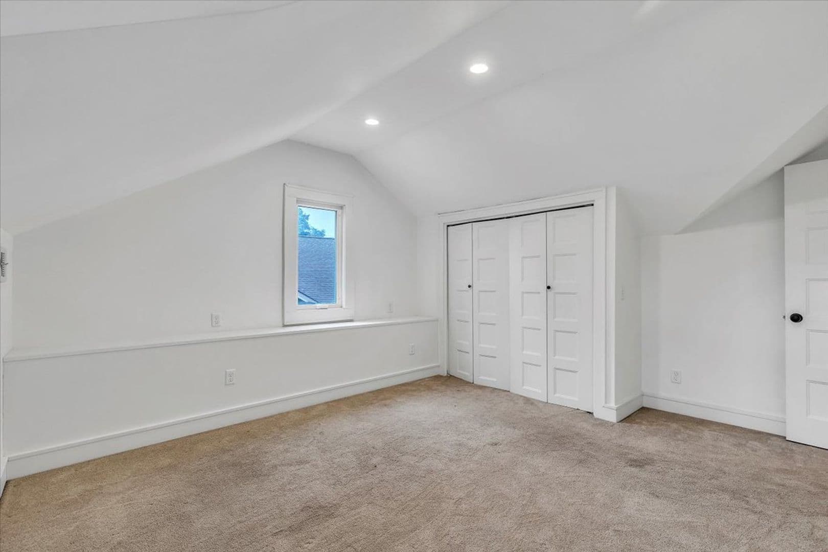 Savannah House: 331 E 54th Street