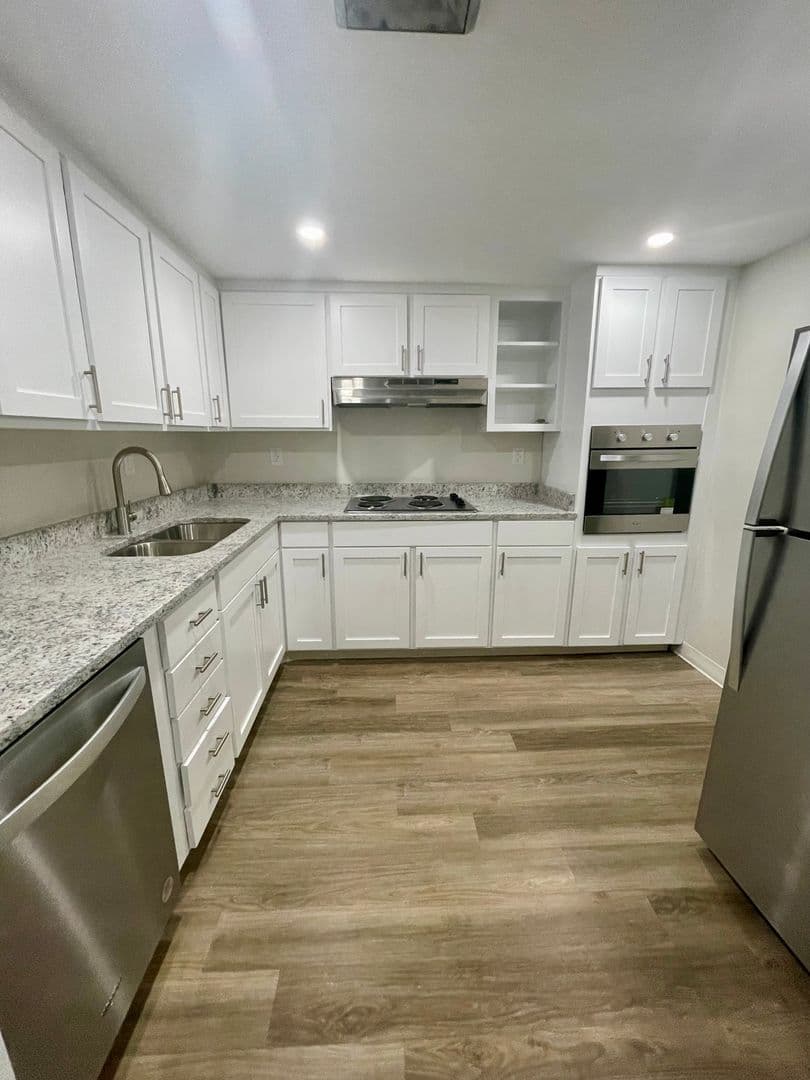 Charleston Apartment: 14 Lockwood Drive