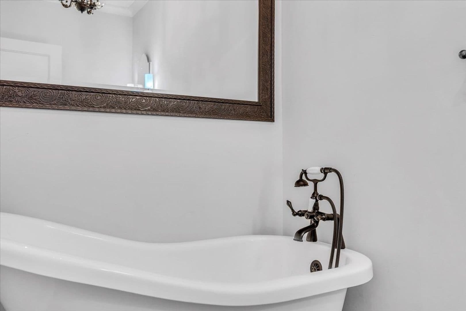 Savannah House: 331 E 54th Street
