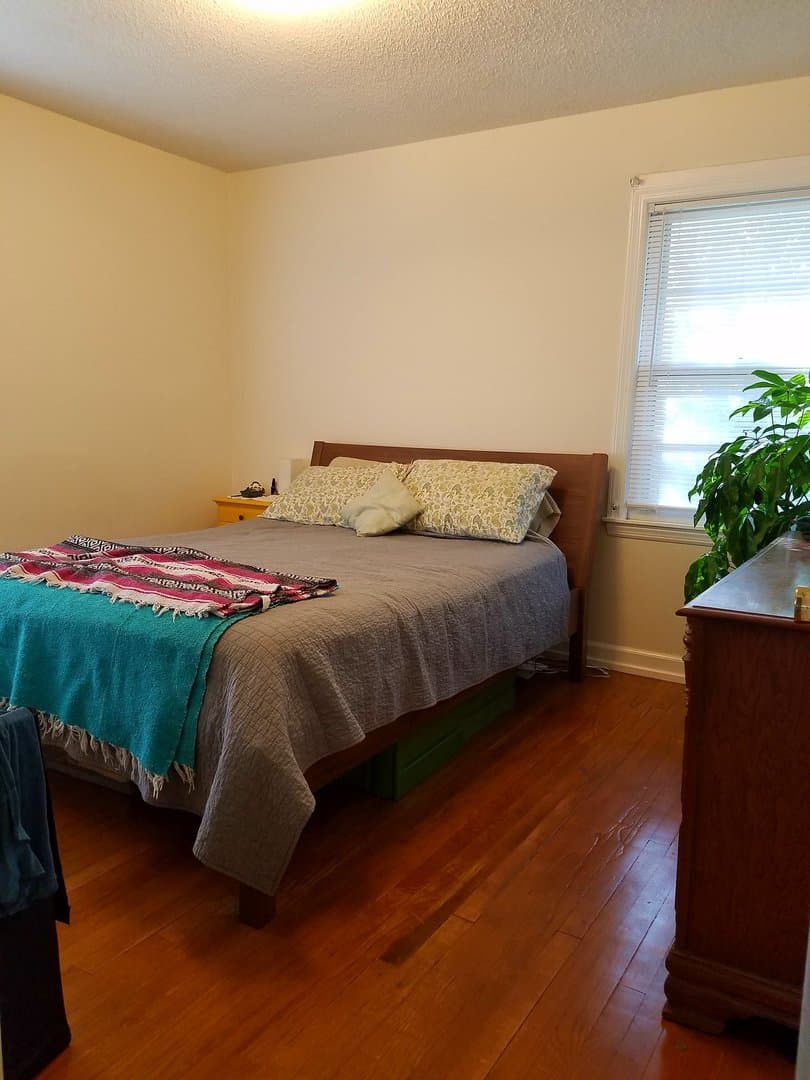 N. Charleston House: 1182 North Blvd