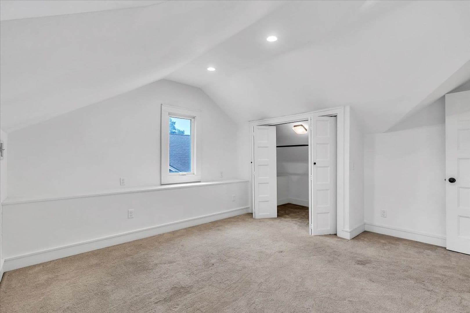 Savannah House: 331 E 54th Street