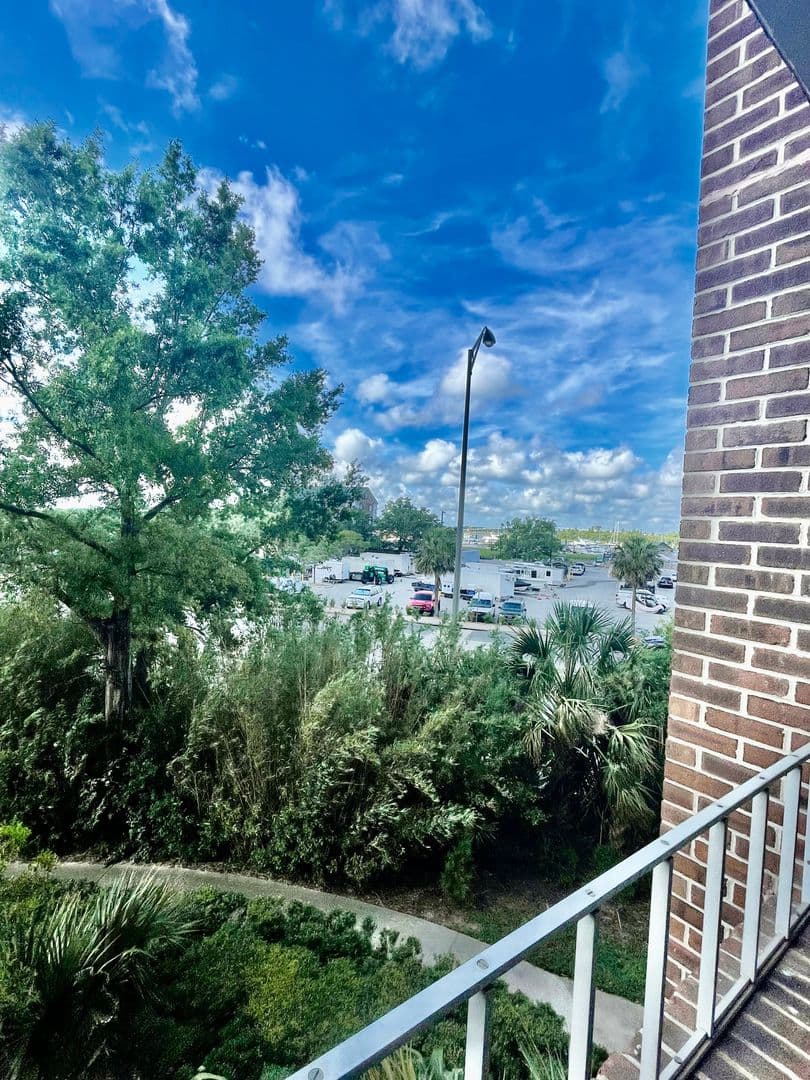 Charleston Apartment: 14 Lockwood Drive