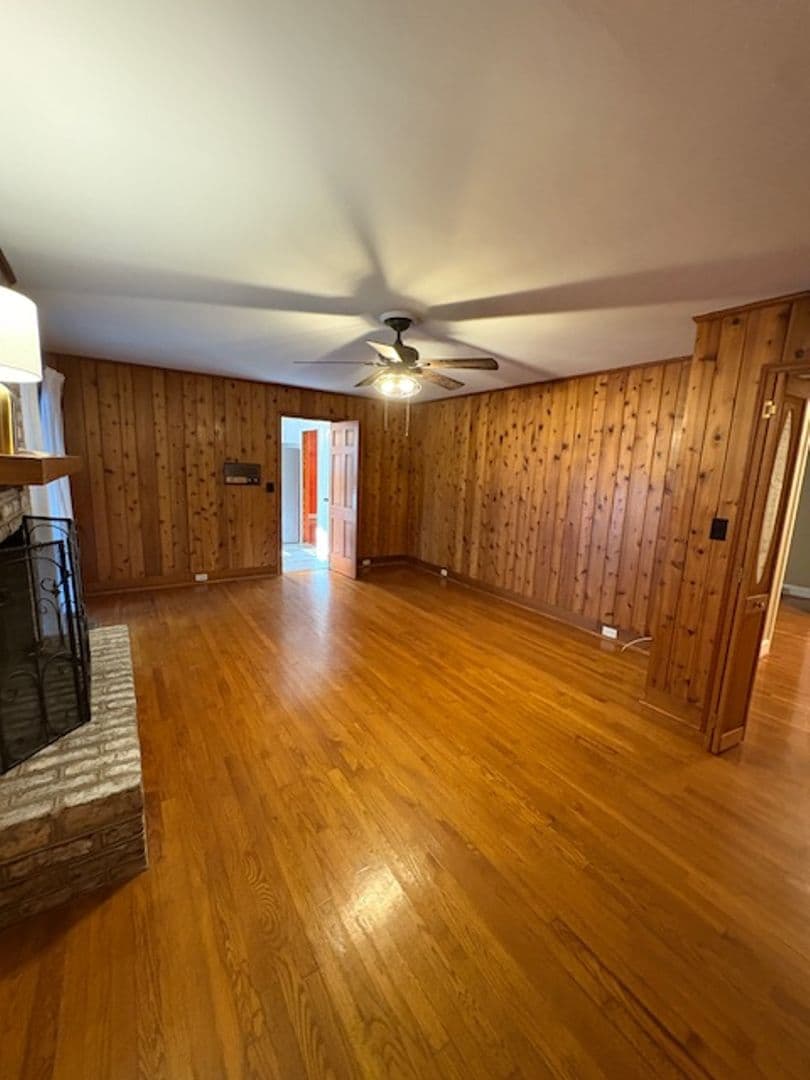 Charleston House: 2374 Erskine Avenue