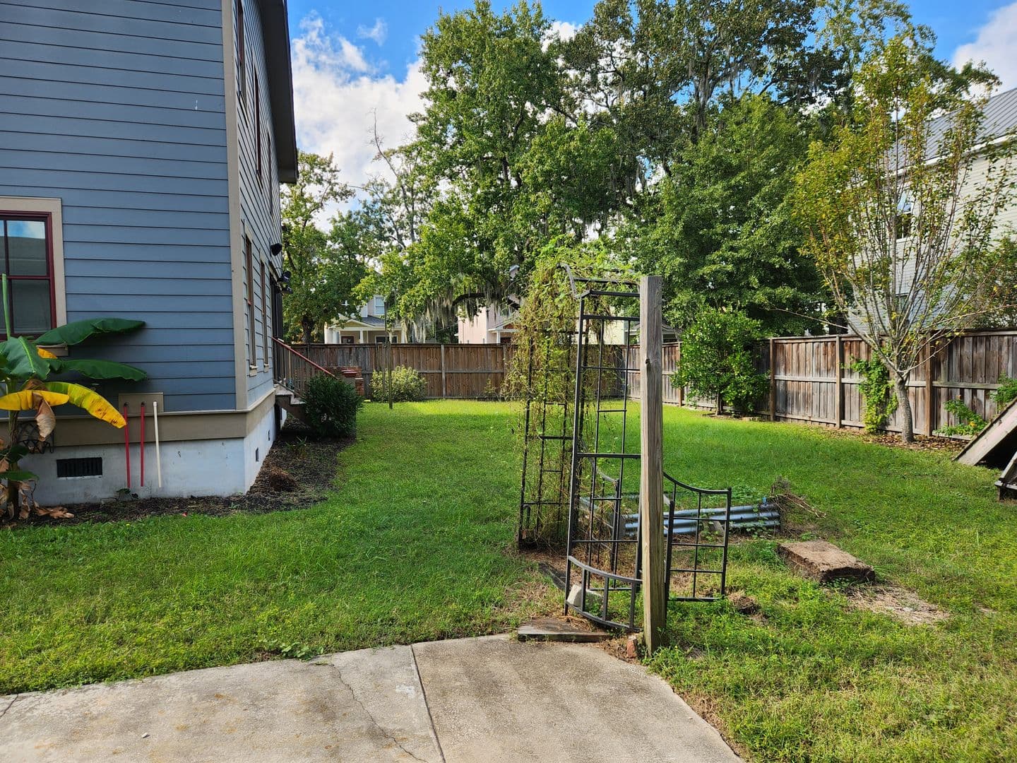 Savannah House: 836 E Park Avenue