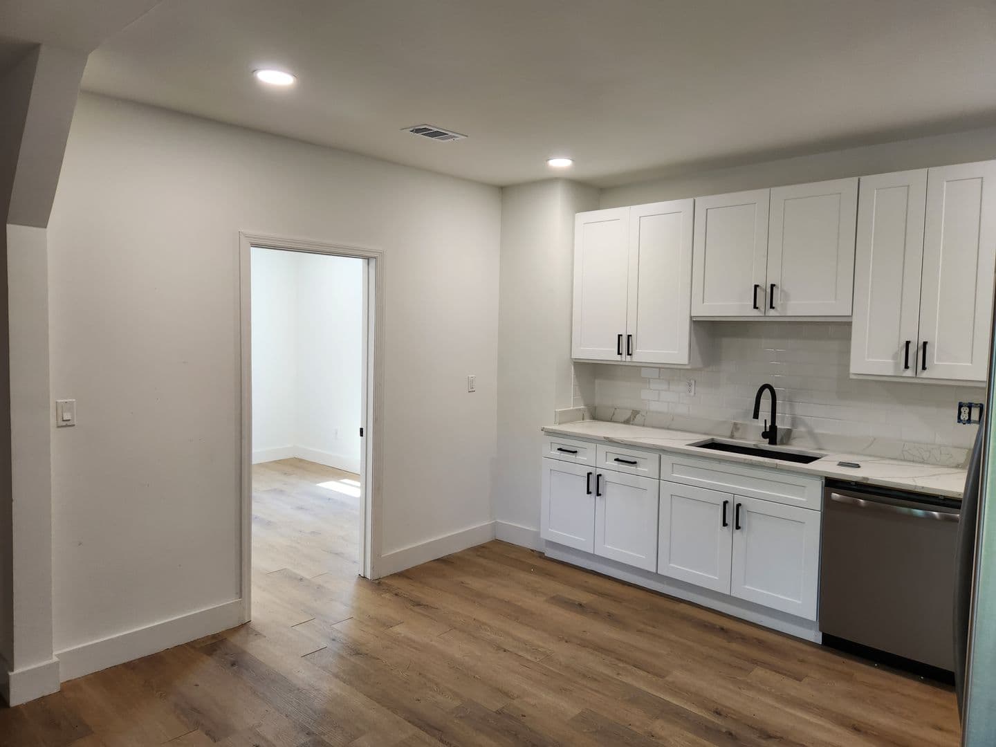Savannah House: 422 W 42nd Street