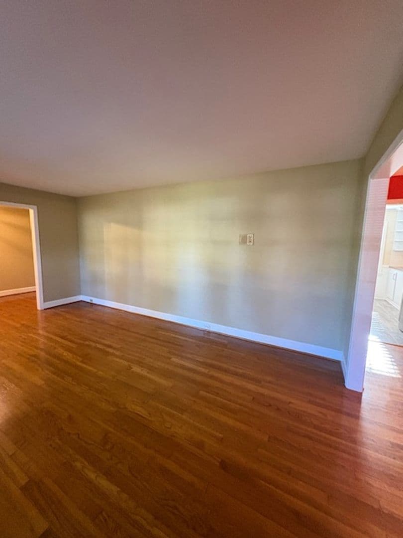 Charleston House: 2374 Erskine Avenue