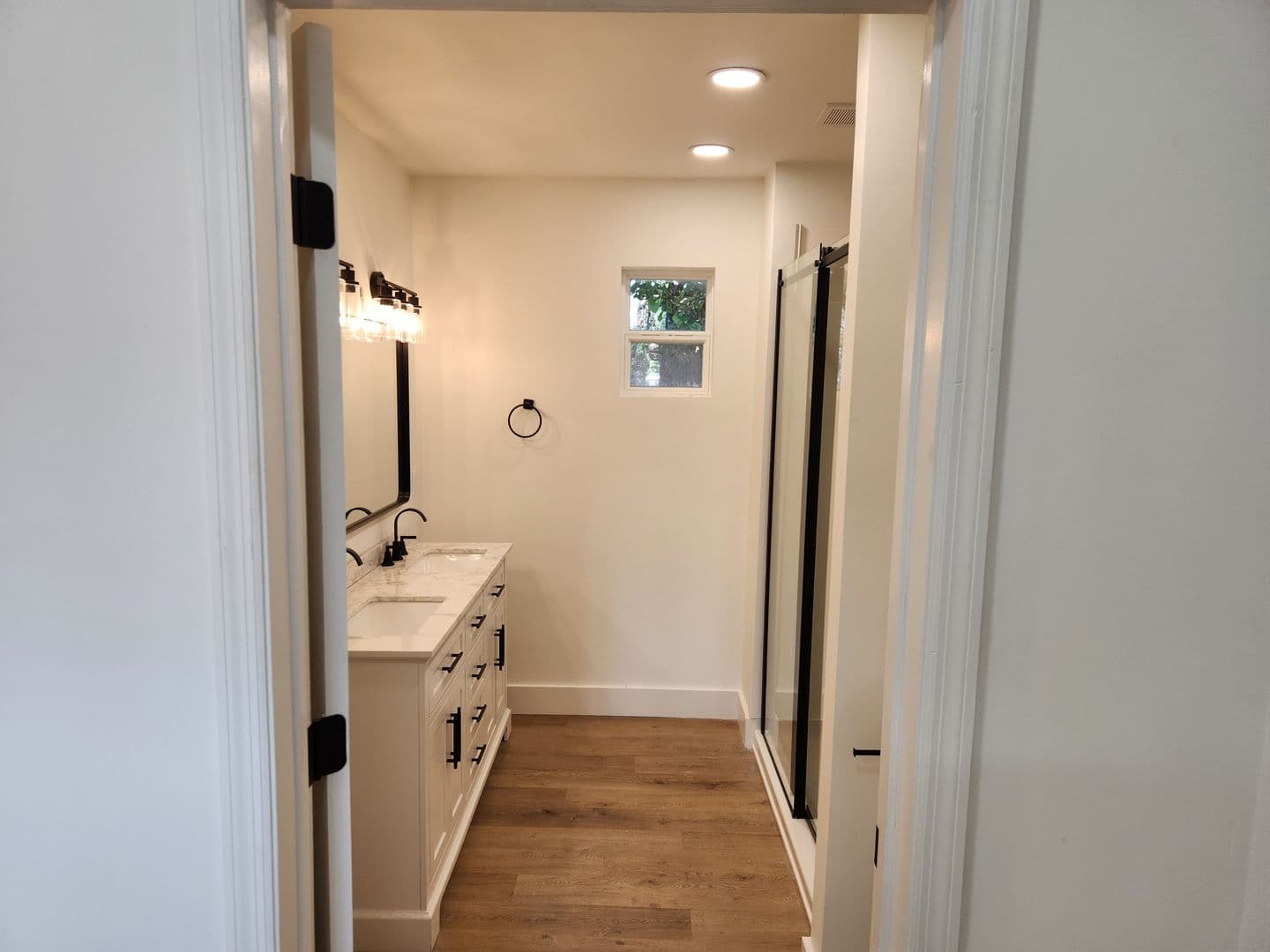 Savannah House: 422 W 42nd Street