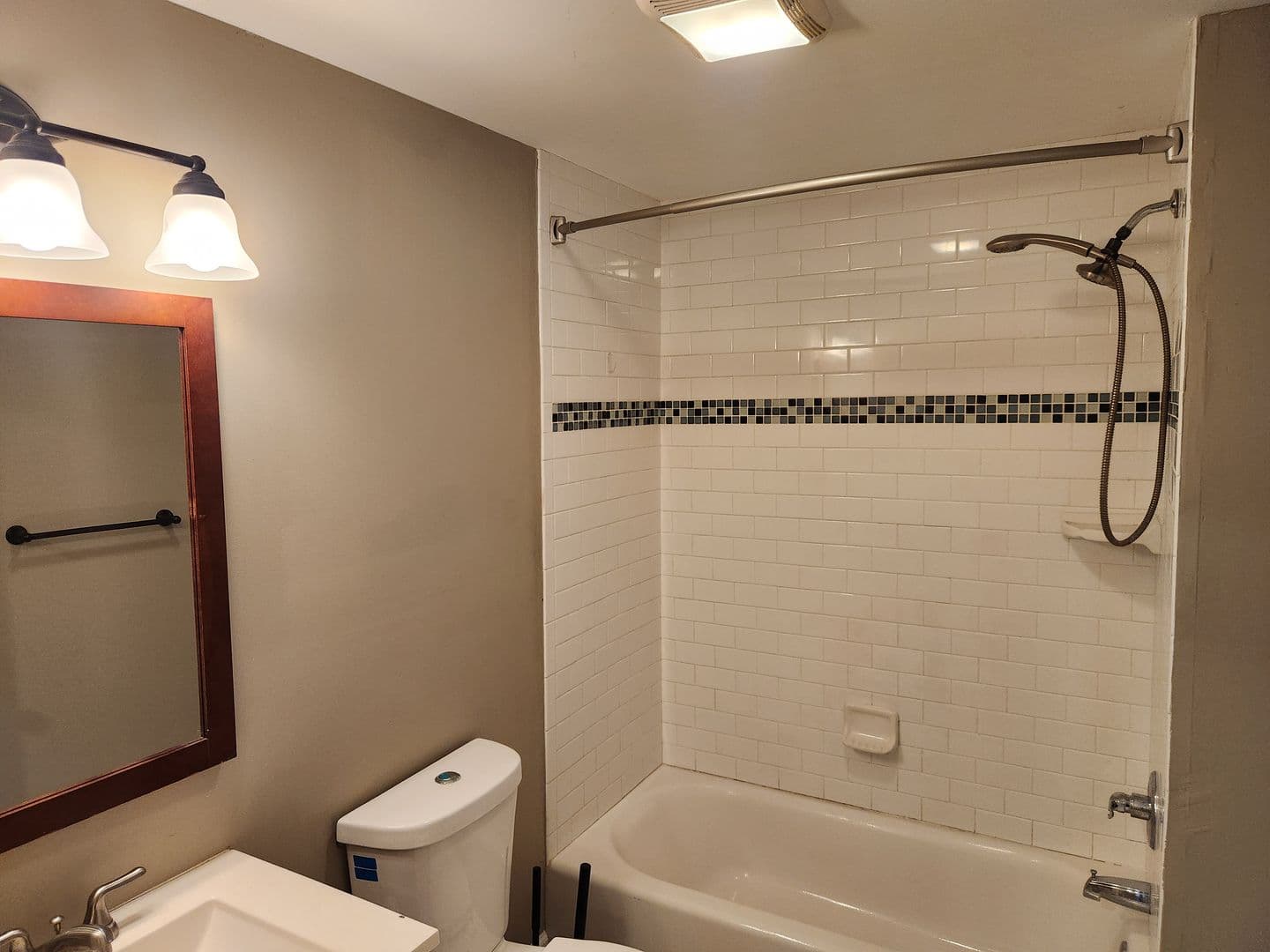 Savannah House: 836 E Park Avenue