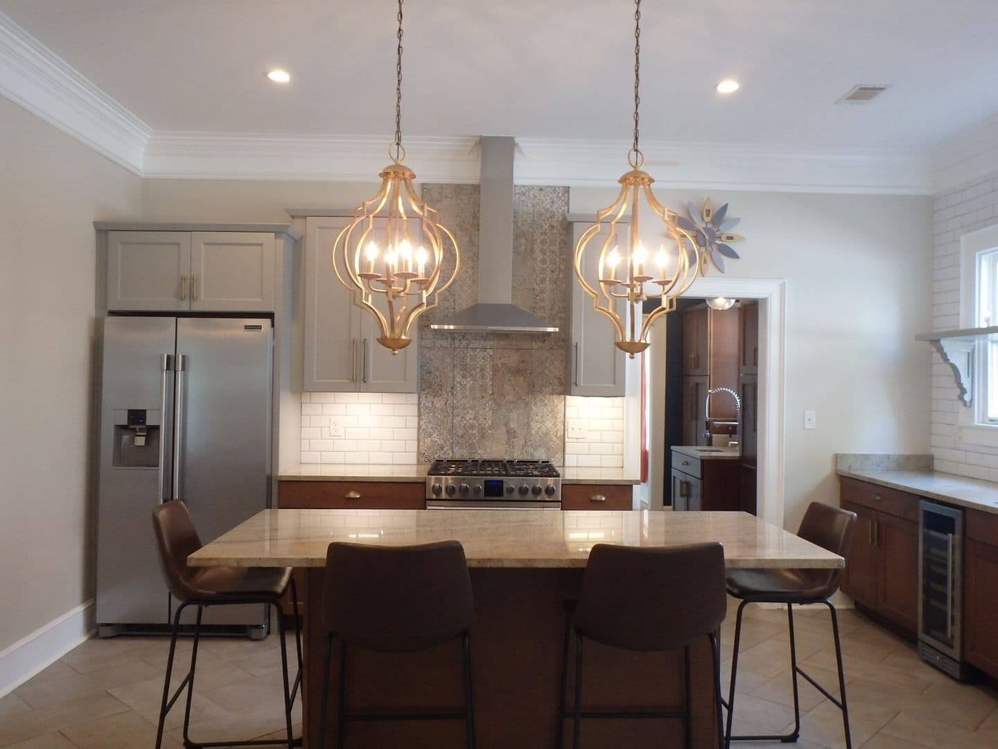 Savannah House: 325 East 49th Street