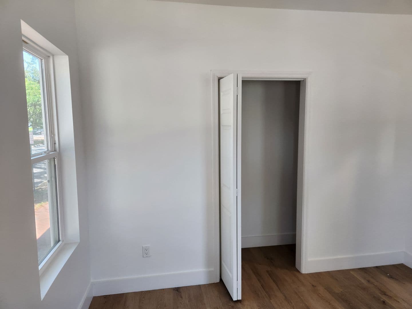 Savannah House: 422 W 42nd Street